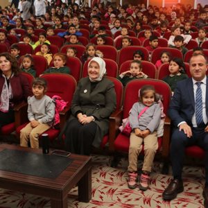 Bakan Yardımcımız Sayın Leman YENİGÜN ile ‘Şanlıurfa Çocuk Tiyatro Şenliğine’ Katıldık.  - fotoğraf 1