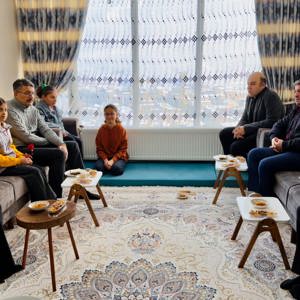Vali Çelik Şehit Ailesini Ziyaret Etti - fotoğraf 1