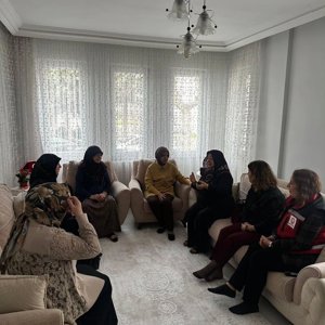 Sayın Valimizin Kıymetli Eşi Elif BAKAN Hanımefendi ile birlikte Devletimizin bekâsı uğruna canını feda eden Aziz Şehidimiz Abdulmuttalip KESİKBAŞ' ın bizlere emaneti değerli annesi Halime KESİKBAŞ' ı ziyaret ettik. - fotoğraf 3