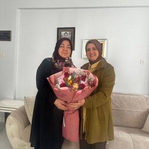 Sayın Valimizin Kıymetli Eşi Elif BAKAN Hanımefendi ile birlikte Devletimizin bekâsı uğruna canını feda eden Aziz Şehidimiz Abdulmuttalip KESİKBAŞ' ın bizlere emaneti değerli annesi Halime KESİKBAŞ' ı ziyaret ettik. - fotoğraf 1