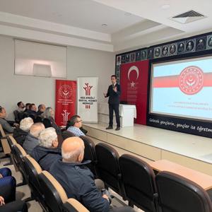 “2025 Aile Yılı ve Aile Sosyal Hizmetler Bakanlığı Hizmetleri” konulu eğitim gerçekleştirilmiştir. - fotoğraf 2