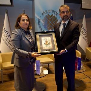 Toplumsal ve Dijital Gerçeklikler Bağlamında Aile Paneli Medipol Üniversitesi Ev Sahipliğinde Gerçekleştirildi - fotoğraf 4
