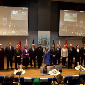 Toplumsal ve Dijital Gerçeklikler Bağlamında Aile Paneli Medipol Üniversitesi Ev Sahipliğinde Gerçekleştirildi - fotoğraf 5