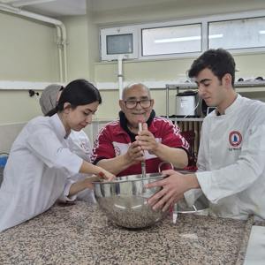 Yaşlılarımız Devrek Meslek Yüksek Okulu Aşçılık Bölümünü ziyaret etmişlerdir. - fotoğraf 3