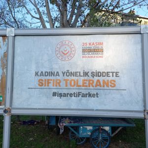 Kadına Yönelik Şiddetle Mücadele Kapsamında İlimizde Bulunan Panolara Pankart Asıldı. - fotoğraf 1