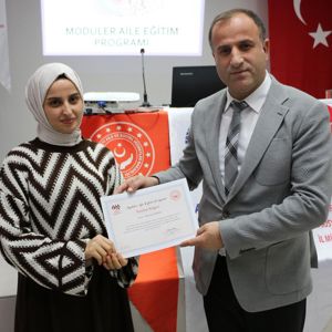 Modüler Aile Eğitim Programımızı Tamamlayan Ailelerimiz İçin Katılım Belgelerimizi Takdim Ettik. - fotoğraf 3