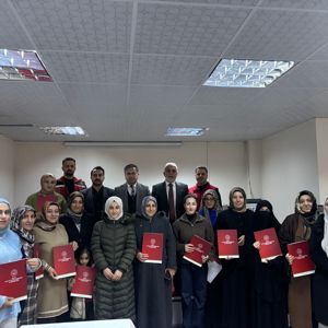 Bakanlığımız Modüler Aile Eğitim Programı kapsamında  eğitim sürecini başarıyla tamamlayan kursiyerlere "Katılım Sertifikası Takdim Töreni" düzenlendi - fotoğraf 1