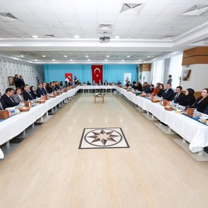 "Gönül Elçileri ile Koruyucu Aile Farkındalık Toplantısı", Valimiz Sayın Ahmet Karakaya ve eşi Özlem Karakaya Hanımefendi’nin katılımlarıyla gerçekleştirildi - fotoğraf 11