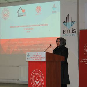 "Gönül Elçileri ile Koruyucu Aile Farkındalık Toplantısı", Valimiz Sayın Ahmet Karakaya ve eşi Özlem Karakaya Hanımefendi’nin katılımlarıyla gerçekleştirildi - fotoğraf 6