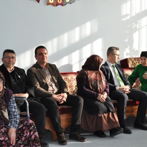 Huzurevi Sakinlerimiz İçin Doğum Günü Kutlaması ve Yıl Sonu Eğlencesi Düzenlendi. - fotoğraf 2