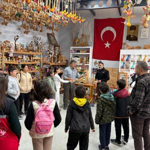 2025 Aile Yılı Kapsamında Ebeveyn Kaybı Yaşayan Çocuklara Yönelik Kültürel Atölye Programı Gerçekleştirildi - fotoğraf 5