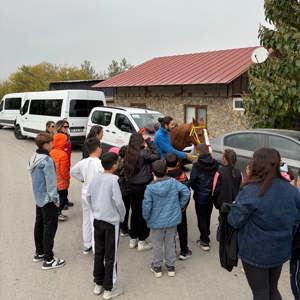 2025 Aile Yılı Kapsamında Ebeveyn Kaybı Yaşayan Çocuklara Yönelik At Çiftliği Etkinliği Gerçekleştirildi - fotoğraf 14