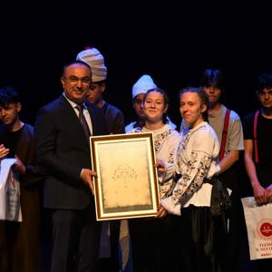 Altın Çağ Adlı Tiyatro Oyunu Koruma ve Bakım Altındaki Çocuklarımızın Başarılı Performansıyla Sahnelenerek İzleyicileriyle Buluştu - fotoğraf 6