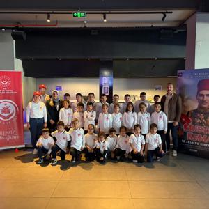 2025 Aile Yılı Etkinlikleri Çerçevesinde Öğrenciler İçin Cumhuriyet Temalı Sinema Programı Düzenlendi - fotoğraf 1