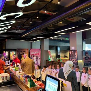2025 Aile Yılı Etkinlikleri Çerçevesinde Öğrenciler İçin Cumhuriyet Temalı Sinema Programı Düzenlendi - fotoğraf 7
