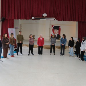 Aile Yılı Etkinlikleri Kapsamında ‘Yaratıcı Dramaya Yolculuk’ Atölyelerinin İlk Oturumu Engelsiz Yaşam Merkezinde Gerçekleştirildi - fotoğraf 1