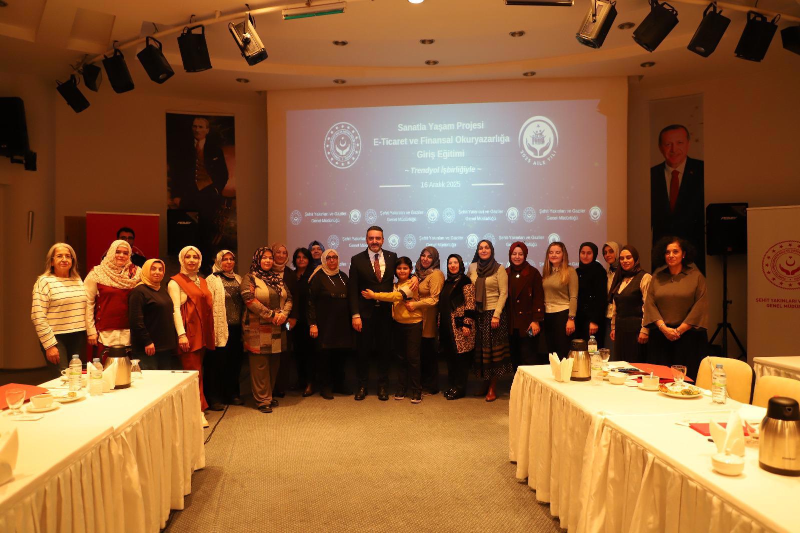 Sanatla Yaşam Programı Kapsamında E-Ticaret ve Finansal Okuryazarlık Eğitimi Gerçekleştirildi - fotoğraf 1