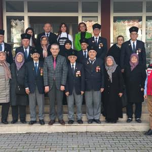 Şehit Yakınları ve Gaziler İçin “Ebru Sanatı” Kursu Başladı - fotoğraf 1