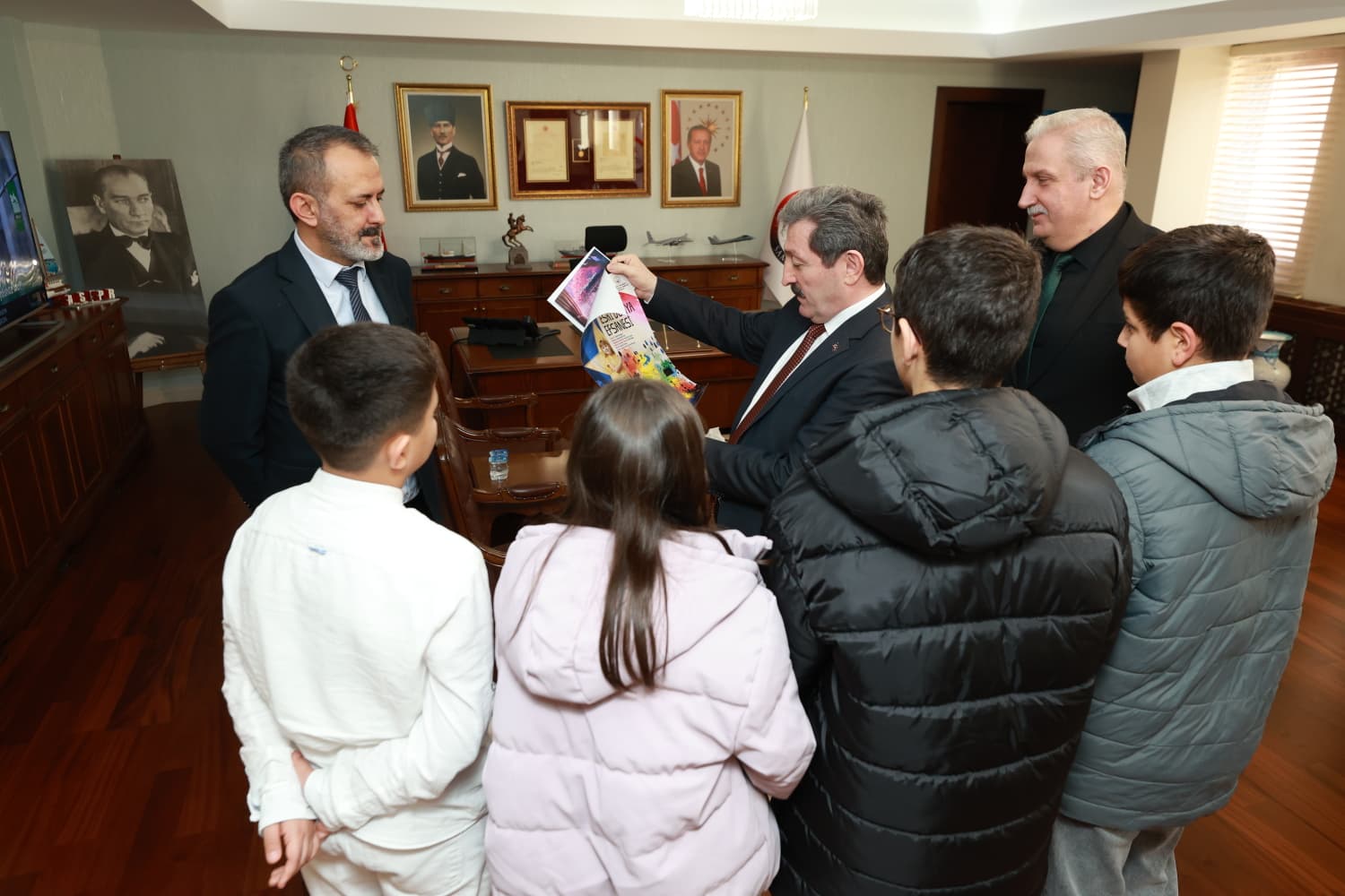 Sahnede Parlayan Küçük Yıldızlardan Vali Orhan Tavlı'ya Ziyaret