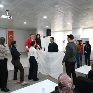Yaratıcı Dramaya Yolculuk Atölye Programının Dördüncü ve Son Oturumu Gerçekleştirildi - fotoğraf 8