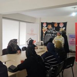 2025 Aile Yılı kapsamında Koruyucu Aile Birimimiz, Koruyucu Aile Hizmet Modeli’nin tanıtımı için ADEM kursiyerlerine bilgilendirme eğitimi verdi. - fotoğraf 1