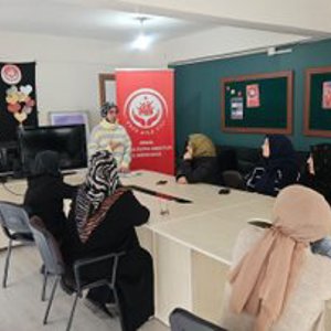 2025 Aile Yılı kapsamında Koruyucu Aile Birimimiz, Koruyucu Aile Hizmet Modeli’nin tanıtımı için ADEM kursiyerlerine bilgilendirme eğitimi verdi. - fotoğraf 2