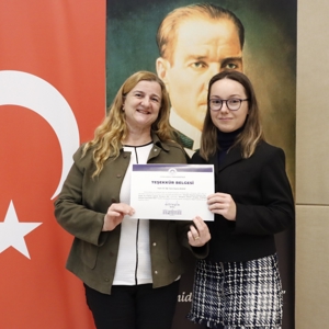 “Çocuğun Hayatına Dokunan Eller: Hukuk ve Psikoloji Işığında Koruyucu Aile” Paneli Gerçekleştirildi - fotoğraf 6
