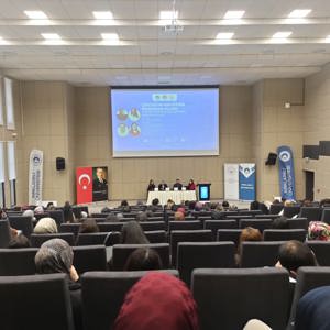 “Çocuğun Hayatına Dokunan Eller: Hukuk ve Psikoloji Işığında Koruyucu Aile” Paneli Gerçekleştirildi - fotoğraf 4