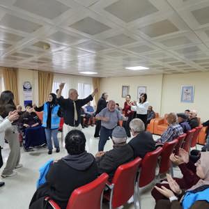 Huzurevi Sakinlerimiz Öğrencilerle Bir Araya Geldi - fotoğraf 4