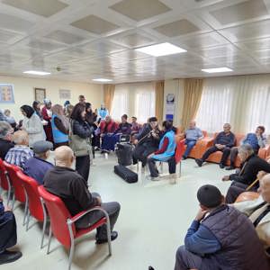 Huzurevi Sakinlerimiz Öğrencilerle Bir Araya Geldi - fotoğraf 1