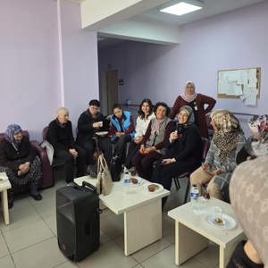 Huzurevi Sakinlerimiz Öğrencilerle Bir Araya Geldi - fotoğraf 2
