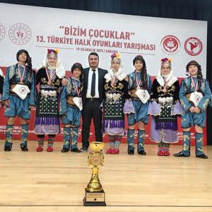 Bizim Çocuklar Göğsümüzü Kabarttı - fotoğraf 1