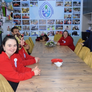 3 Aralık Dünya Engelliler Günü Kapsamında “Bi’ Tebessüm Down Cafe” Ziyaret Edildi - fotoğraf 1