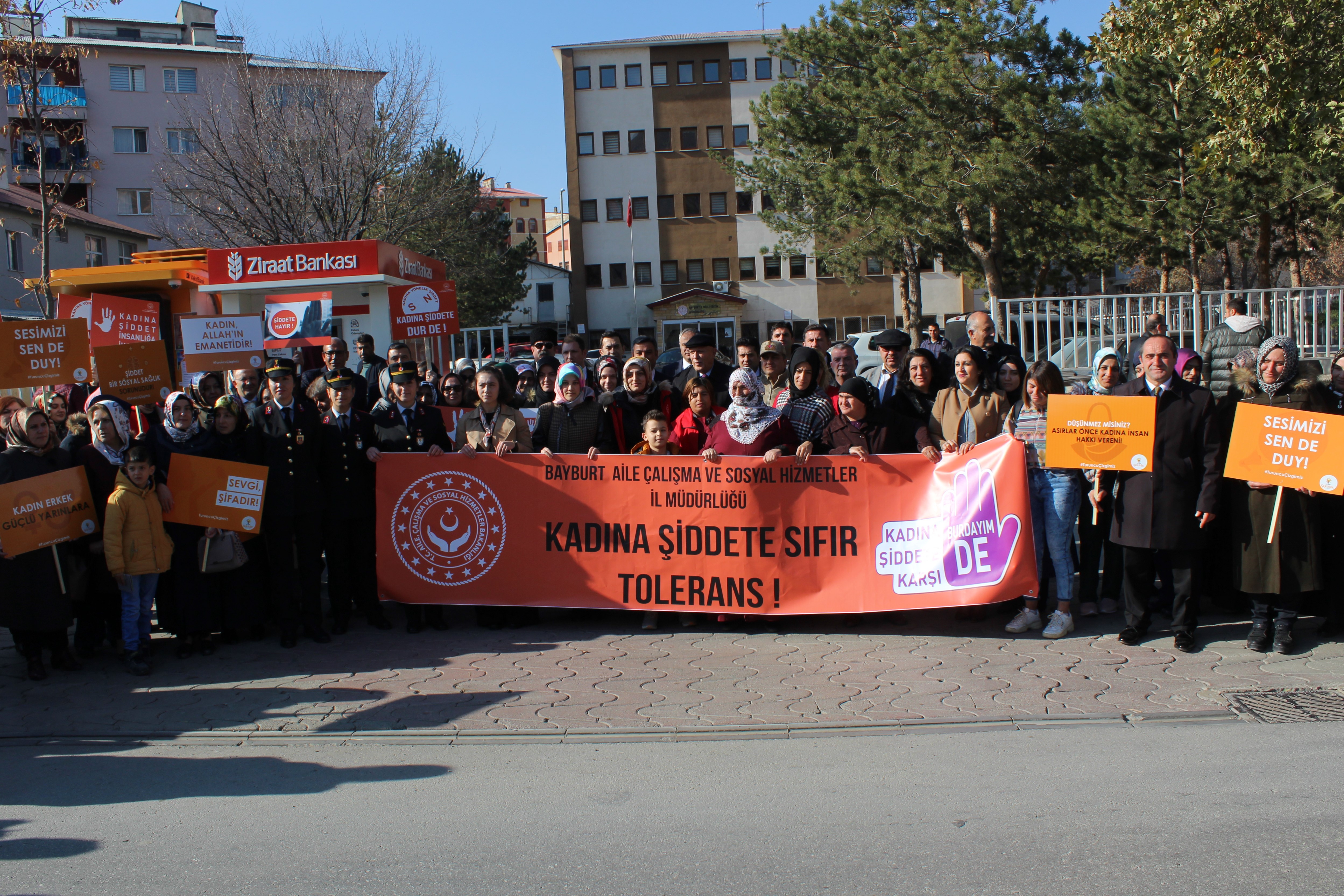 Bayburt'ta "Kadına Şiddetle Mücadele" Yürüyüşü Gerçekleştirildi