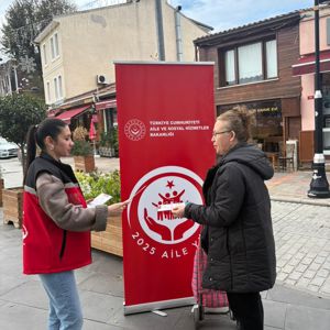 İl Genelinde Sahaya Çıkan Ekiplerimiz Mobil Sosyal Hizmet Noktalarında Farkındalık Oluşturmuş Bilgilendirme ve Broşür Dağıtımı Gerçekleştirilmiştir  - fotoğraf 1
