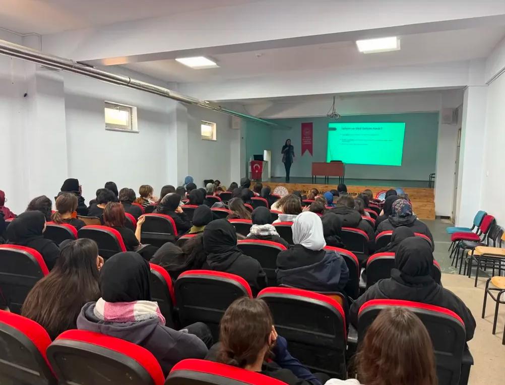 Öğrencilere Yönelik ''Etkili İletişim'' Konulu Eğitim Gerçekleştirildi