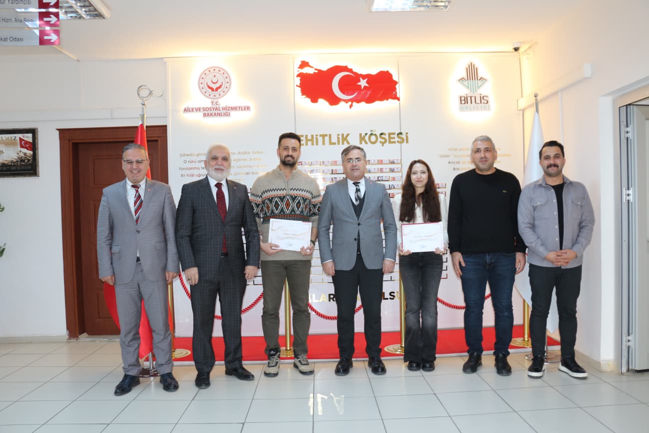 Bakanlığımız Modüler Eğitim Programı’nın başarıyla tamamlanmasında emeği geçen, eğitimi özveriyle yürüten personellerimize İl Müdürümüz Vefa Akdoğan tarafından teşekkür belgeleri takdim edildi