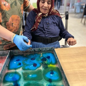 Fatsa’da Yaşlı Ellerde Sanat Açtı: Huzurevinde Ebru Mesaisi - fotoğraf 4