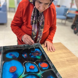 Fatsa’da Yaşlı Ellerde Sanat Açtı: Huzurevinde Ebru Mesaisi - fotoğraf 8