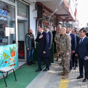 Valimiz Sayın Ahmet Karakaya, ilçe ziyaretleri kapsamında Güroymak ilçemizde esnaf ve vatandaşlarımızla bir araya geldi - fotoğraf 4