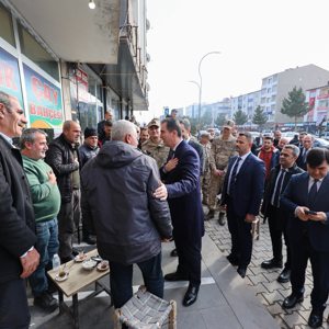 Valimiz Sayın Ahmet Karakaya, ilçe ziyaretleri kapsamında Güroymak ilçemizde esnaf ve vatandaşlarımızla bir araya geldi - fotoğraf 2