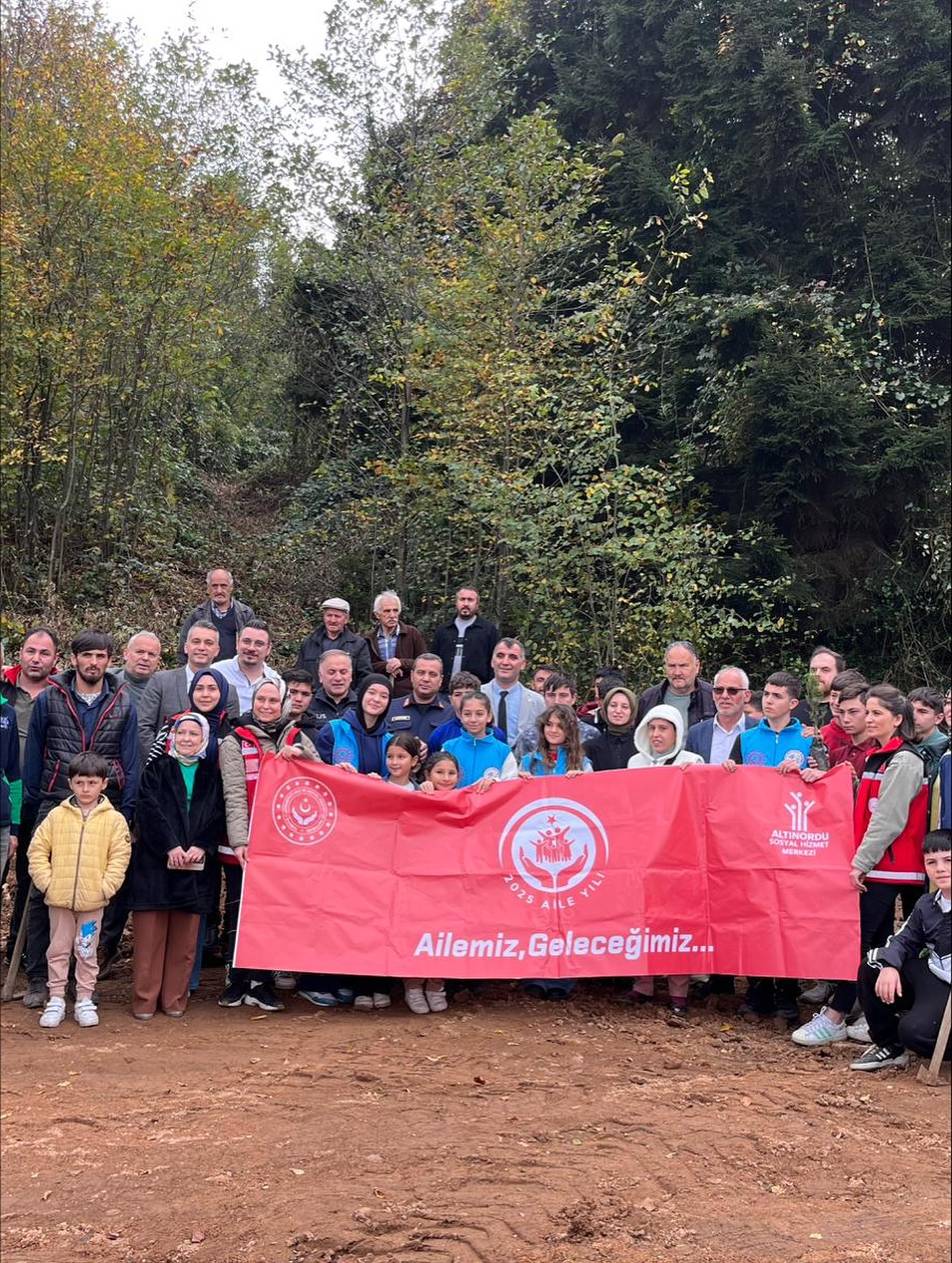 11 Kasım Milli Ağaçlandırma Günü, bu yıl “2025 Aile Yılı” kapsamında ilimizde bağlı kuruluşlarımız tarafından anlamlı etkinliklerle kutlandı.