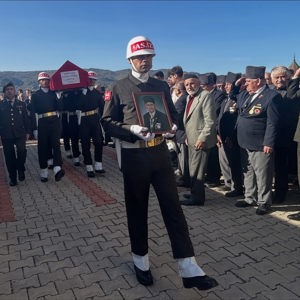 Kıbrıs Gazisi Mahmut Akbolat Son Yolculuğuna Uğurlandı - fotoğraf 5