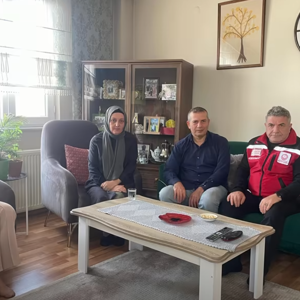 24 Kasım Öğretmenler Günü kapsamında Şehit Öğretmen Mithat Eren’in hatırası ilimizde ayrı programlarla anıldı. - fotoğraf 1