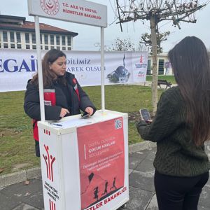 İl Genelinde Sahaya Çıkan Ekiplerimiz 'Dijital Dünyada Çocuk Hakları Sözleşmesi' Kapsamında Farkındalık Çalışmalarına Devam Ediyor - fotoğraf 2