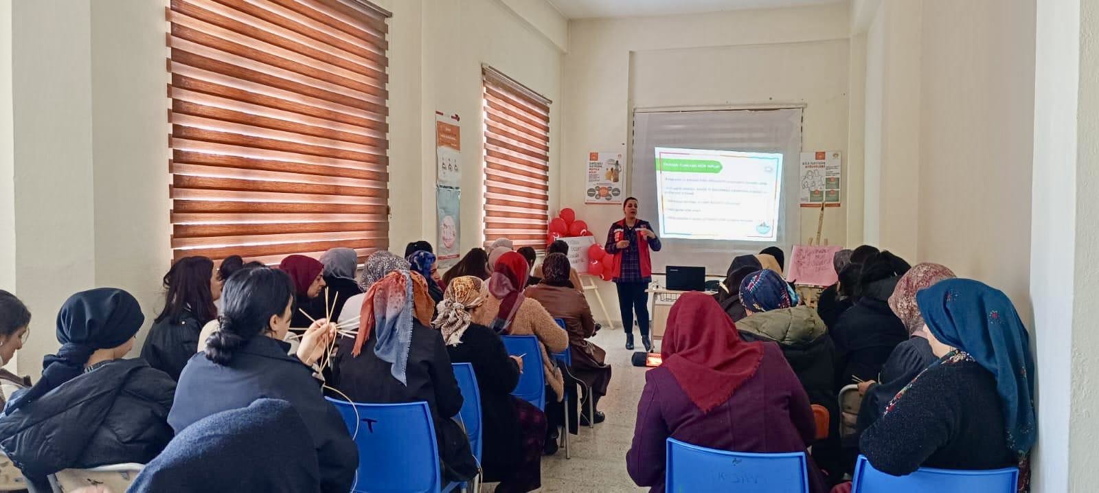 Yüksekova ADEM 2’de ‘Dijital Okuryazarlık’ ve ‘Finansal Okuryazarlık’ Eğitimi