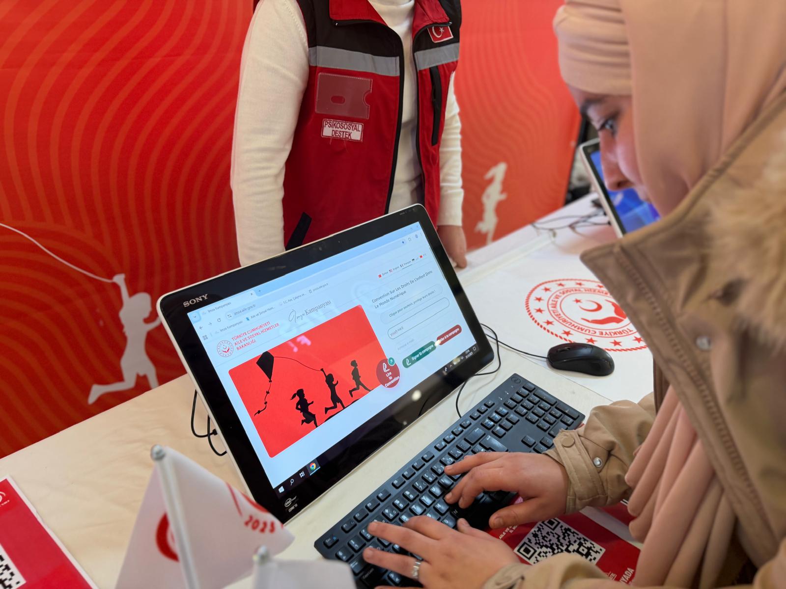 Dijital Dünyada Çocuk Hakları İçin Star AVM’de İmza Kampanyası