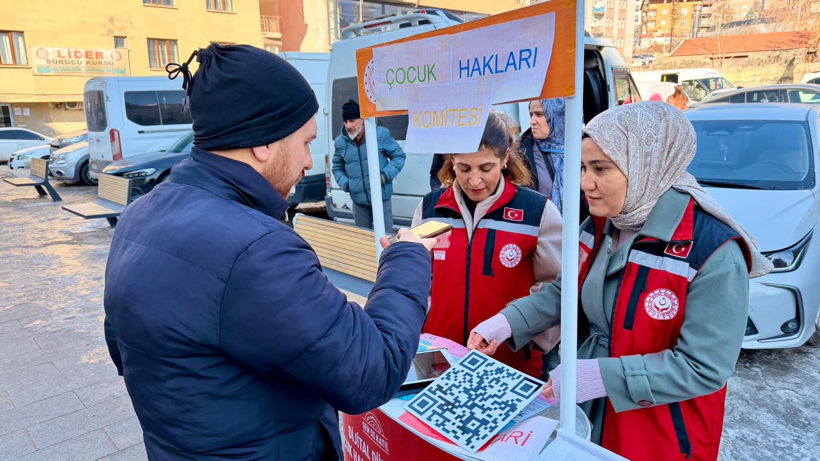 Hakkari'de Dijital Dünyada Çocuk Hakları Sözleşmesi Tanıtıldı
