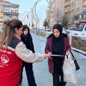 Hakkari'de Dijital Dünyada Çocuk Hakları Sözleşmesi Tanıtıldı - fotoğraf 1