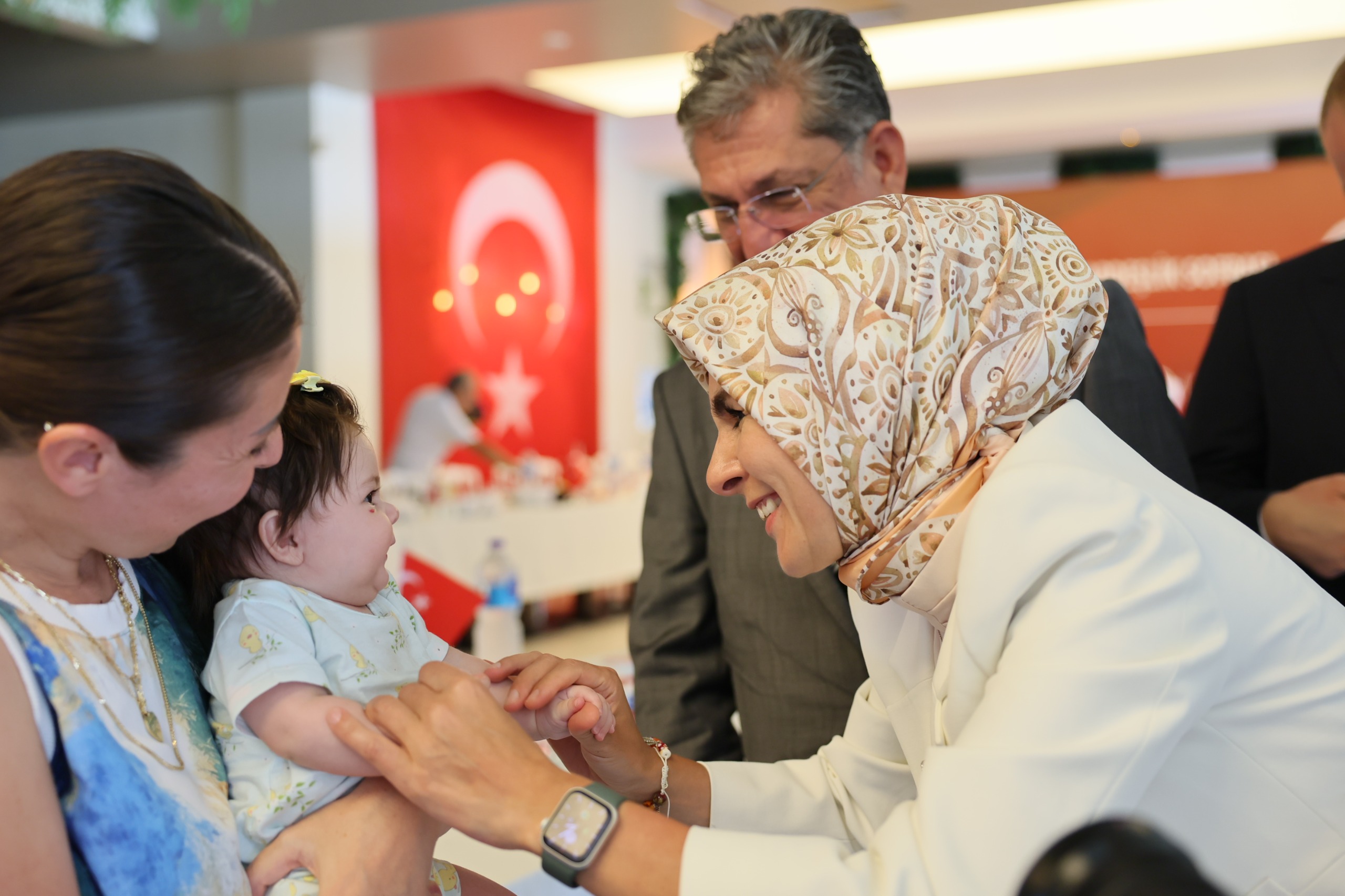 Bakanımız Göktaş: "Aralık ayı doğum yardımı ödemelerini bugün itibarıyla annelerin hesaplarına yatırdık”